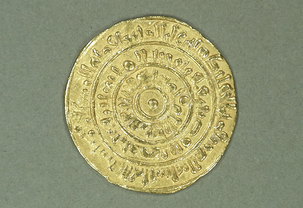 Dinar of al-Mustans ̇ir Billaˉh